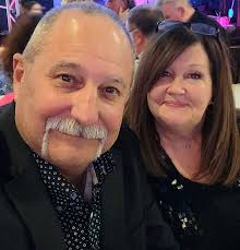 Can anyone put them together in snow globe please thanks 🙏