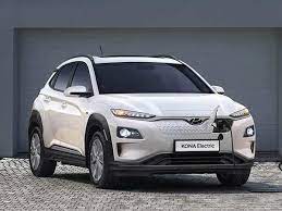 It is available in 2 variants and 5 colours. Hyundai Kona Electric Hyundai Kona India S First Fully Electric Suv At Rs 25 3 Lakh Launched The Economic Times Video Et Now