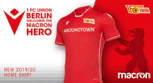 On the left side embroidered the coat of arms of the red star. News Macron