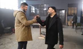 Sampiyon Dizi Setinde Tolgahan Sayisman Ile Erkan Avci Nin Asiri Sempatik Halleri 2020 Unluler Boksor Kuaforler