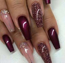 Acrylic square nails are so popular that any color, like wine, will be a perfect coat for them. Coffin Matte Burgundy Acrylic Nails Matte