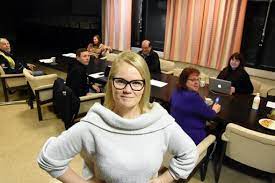 Tämän sivun tarkoitus on estää täsmennyssivujen näkyminen orpojen sivujen luettelossa. Uusi Elinvoimajohtaja Nakee Elinvoiman Lahtevan Asukkaista Alasatakunta