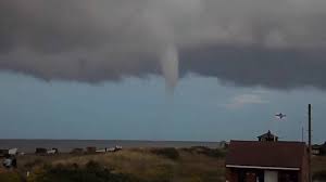 Последние твиты от uk tornadoes (@uktornadoes). Viral Video Uk Tornado Spotted In Suffolk Uk Youtube