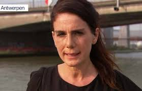 Fatma taspinar gaat in de afleveringen op stap met verschillende rechercheurs van de cel vermiste personen tijdens hun opsporingen en zoekacties. Fatma Taspinar Zakt Door De Grond Na Live Reportage Letterlijk Dan Zita