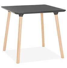 Ronde, ovale, carrée, rectangulaire ou asymétrique, les créateurs de mobilier ne manquent pas d'imagination pour proposer des modèles classiques ou résolument contemporains. Petite Table Carree Seven Noire