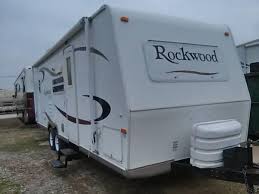 It offers all the comforts that a traveler can wish for under a total the excellent storage space and the kitchen island provides more than enough workspace. 2006 Used Forest River Rockwood Ultra Lite 2501 S Travel Trailer In Texas Tx
