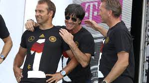 Flick, loew's assistant coach when germany won the 2014 world cup. Low Druckt Flick Die Daumen Tuchel Wird Mir Das Sicher Nachsehen Kicker