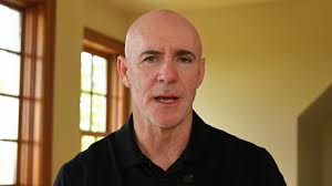 Retired NYPD Detective Tom Smith discusses being sworn in at the NYPD and  the ups and downs of his career. Ultimately to Tom, this is the best job in  the world and has enormous rewards that outweigh ...