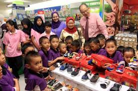 Pertubuhan anak yatim tengku ampuan fatimah alor akar jabatan kemajuan masyarakat negeri, 25856 kuantan, pahang tel/fax 3. Anak Yatim Teruja Beli Kelengkapan Raya Bersama Isteri Tyt
