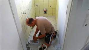 Welches werkzeug ist brauchbar und welches nicht? Fliesen Entfernen Tipps Fur Wenig Aufwand Und Bauschutt