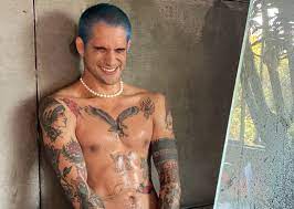 OMG, he's naked UHGAIN: Tyler Posey just can't keep his clothes on -  OMG.BLOG