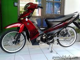 Program make over pun ditempuh doi dengan menggaet kreatifitas padepokan hkl paint modif sebagai eksekutor vega zr keluaran 2010 yang elegant look diramu bareng kordinasi apik melalui repaint dan aseso berbudget minimalis. Modif Yamaha Vega Zr H2o0ilcomh2o0ilcom