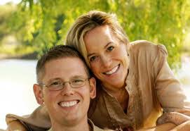 Lisa Towle's Instagram, Twitter & Facebook