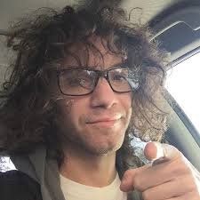 Ich habe mir Sonic Forces nochmal angesehen und Dan hat darüber gesprochen,  wie sein Assistent ihm die falsche Lösung für seine Kontaktlinsen gegeben  hat und ich habe pausiert. Habe es realisiert und