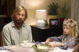 With viggo mortensen, george mackay, samantha isler, annalise basso. Captain Fantastic Film 2016 Moviepilot De