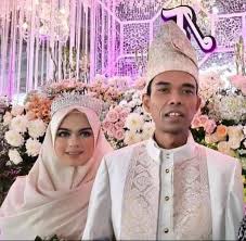 Check spelling or type a new query. Suvenir Resepsi Pernikahan Ustaz Abdul Somad Tuai Pujian