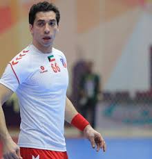 كابتن احمد الأحمر هو قدوه لكل لاعبي مصر فوجوده هو سبب إلغاء التعصب بين الجماهير. Ù‚ØµØ© ØµÙˆØ± Ø£Ø­Ù…Ø¯ Ø§Ù„Ø£Ø­Ù…Ø± Ù…Ù„Ùƒ Ù…ØªÙˆØ¬ Ø¹Ù„Ù‰ Ø¹Ø±Ø´ ÙƒØ±Ø© Ø§Ù„ÙŠØ¯ Ø§Ù„ÙŠÙˆÙ… Ø§Ù„Ø³Ø§Ø¨Ø¹