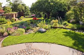 Hängende bäume gibt es für jede gartengröße: Baume Pflanzen Baumpflege Und Garten Grimm Fur Garten Naturpools Und Landschaftsbau