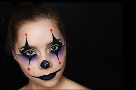 Pour réaliser ce maquillage halloween il vous faut du maquillage blanc, rouge et noir, une bombe à cheveux verte, un tube de faux sang, un crayon noir et un crayon rouge. 1001 Idees Maquillage Clown Nez Rouge Humour Noir