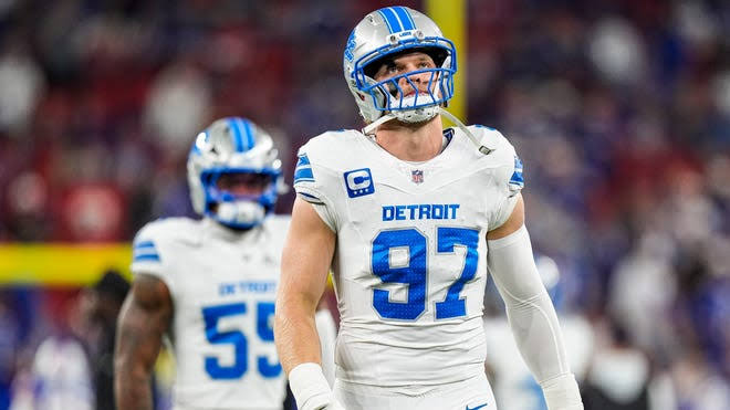 Lions fans disgusted by 'awful football' in first half vs Bills
