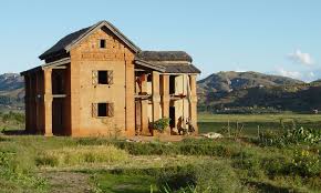 Decouvrez Madagascar Dans Les Meilleures Conditions Madagascar Architecture House Styles