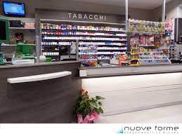 Una Tabaccheria In Stile Moderno Elegante In Provincia Di Cuneo Colori Scelti Bianco E Grigio Antracite Arredamento Moderno Progettazione