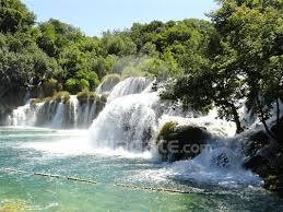 Die insel krk ist durch eine brücke mit dem festland verbunden und damit sehr einfach zu erreichen. Exkursion Tagesausfluge Krka Wasserfalle Ganztagesausflug Mit Dem Schiff Einmalige Urlaubsideen Kroatien