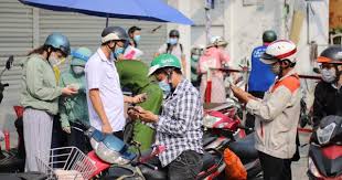 .khai báo yếu tố nguy cơ (dành cho những người đi từ vùng dịch, đã tiếp xúc với người bệnh hoặc nghi ngờ nhiễm bệnh, giúp họ được hỗ trợ kịp thời từ cơ quan y tế); Tp Hcm Ä'i Sieu Thá»‹ Chá»£ Ä'áº§u Má»'i Báº¯t Buá»™c Khai Bao Y Táº¿ Ä'iá»‡n Tá»­ Tá»« Ngay 24 6 Tuá»•i Tráº» Online