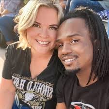 Elsa Barnes's Instagram, Twitter & Facebook