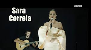 Do coração é mais recente álbum de originais da fadista sara correia, produzido pelo músico diogo clemente, saído no ano passado, que inclui no alinhamento, porquê do fado, com letra e música de carolina deslandes, e por perto, de jorge cruz, entre outros, como os teus recados, de manuela de freitas na música tradicional do fado triplicado, de josé marques. Sara Correia Canta Carolina Deslandes Em Porque Do Fado