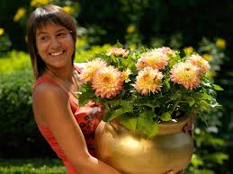 All tulips love the sharp drainage they get in containers, so if you can't grow them in your garden soil, this is a great way to grow them. How To Grow Summer Bulbs In Containers