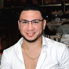 Hi! My name is Angi, I'm 27 and from Argentina 🇦🇷 Moved here about 3  years ago.. I'm looking to expand my friends group (I mostly hangout with  Spanish speakers lol) and