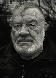 A Columbian volunteer fighter for UA wearing a Mexican sombrero and  carrying a Japanese katana sword. I believe there is some plan to offer  citizenship for fighters. 🩵💛