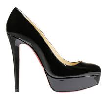 Le mie scarpe nere con tacco consumate n.38 vi faranno girare la testa con il loro aroma.calzate in diverse stagioni….voglio vedervi annusare e leccare la mia suola sporca! Christian Louboutin Bianca Tacco 12 2 Decollete Vernice Scarpe Con Tacco Christian Louboutin Donna Nero Scarpe Con Tacco Christian Louboutin 1100024 Giglio It