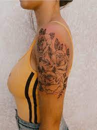 Tatuagem Tattoo Tatuagemfeminina Rosa Tatuagemdelicada Tattooidea Tatua Sleeve Tattoos For Women Upper Arm Tattoos For Women Arm Tattoos For Women Upper