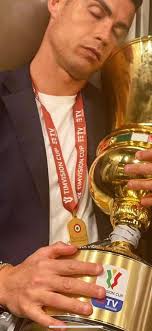 Así descansa Cristiano Ronaldo esta noche... 😴🏆