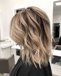 Mehrschichtiger bob haarschnitt mit seitlichem pony für frauen über 40 jahren. Schone Mittellange Frisuren Mit Pony Neu Frisuren Stile 2019 In 2020 Medium Hair Styles Haircut For Thick Hair Hair Styles