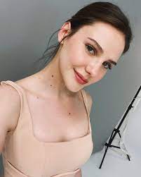 She is known for her role as mahur türel in maraşlı opposite burak de. Alina Boz Turkishchick