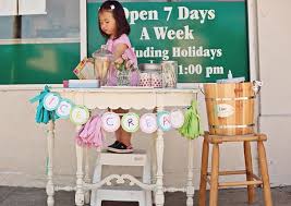 I love incorporating imaginative play into the kids' day to day, so i knew an ice cream sundae menu would be such a simple and adorable way to make the day's ice cream activity stand out. Make An Ice Cream Stand