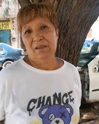 Gracias enorme lleno de reconocimiento hacia Perico Vega. Una multitud  emocionada despidió a Edgar Pedro "Perico" Vega que falleció este jueves 6  de febrero, a los 62 años., En la puerta de la escuela ...