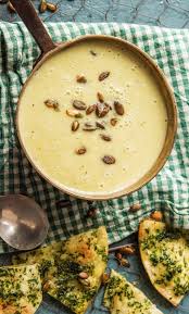 Rezept Cremige Petersilienwurzel Porree Suppe Mit Kurbiskernen Und Krauter Tortillas Kochen Essen Ernahrung Lecker Kochbo Rezepte Porree Suppe Porree