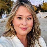 Julie Maier's Instagram, Twitter & Facebook