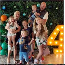 Tyson fury wife was brought up in doncaster, south yorkshire, by an irish traveller family, just like her husband tyson fury. Tyson Fury Reveals He S Expecting His Sixth Child With Wife Paris Readsector