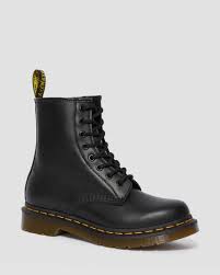 We're used to hosting bands and musicians worldwide, from store gigs, sets at our camden boot room to stages at sxsw. 1460 Women S Smooth Leather Lace Up Boots Dr Martens