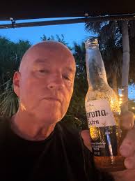 Diego's happy place 🐶🏝