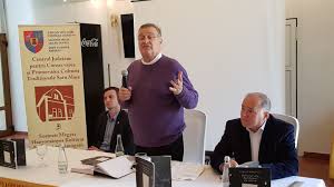 Sunt tanar, doamna, inca aripile ma tinchiar de ating pamantul pe aproape cu genunchii,aceasta putrezire. Foto Mircea Dinescu Èi A Lansat Cea Mai RecentÄ Carte La Satu Mare