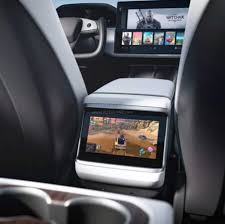 Here you find the latest news about tesla, elon musk &. 2021 Tesla Model S Debuts New Steering 837 Kms Range 0 To 100 In 2 Sec