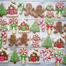20 Of The Best Decorated Christmas Cookies Different Cookie Cutouts And Decorating Styles Are Her Weihnachten Lebkuchen Weihnachtsplatzchen Weihnachtsrezepte