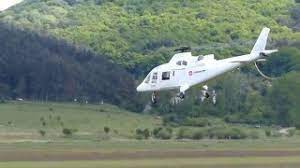 În această dimineață, în sensul giratoriu de la bulevardul aviatorilor din bucurești a aterizat, de urgență, un elicopter militar aparținând statelor unite ale americii. Elicopter Cu Telecomanda Vario Agusta 109 K2 Prin Www Xrc Ro Youtube