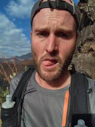 Scroll to see the stages of Attaining the 'money shot' • Another fun  morning in the Drakensberg With @nicolarodger31 • #drakensbergmountains  #moneyshot #trailrunner #adventuresofmike #drakensberg #trailrunsouthafrica  #southafrica #meetsouthafrica